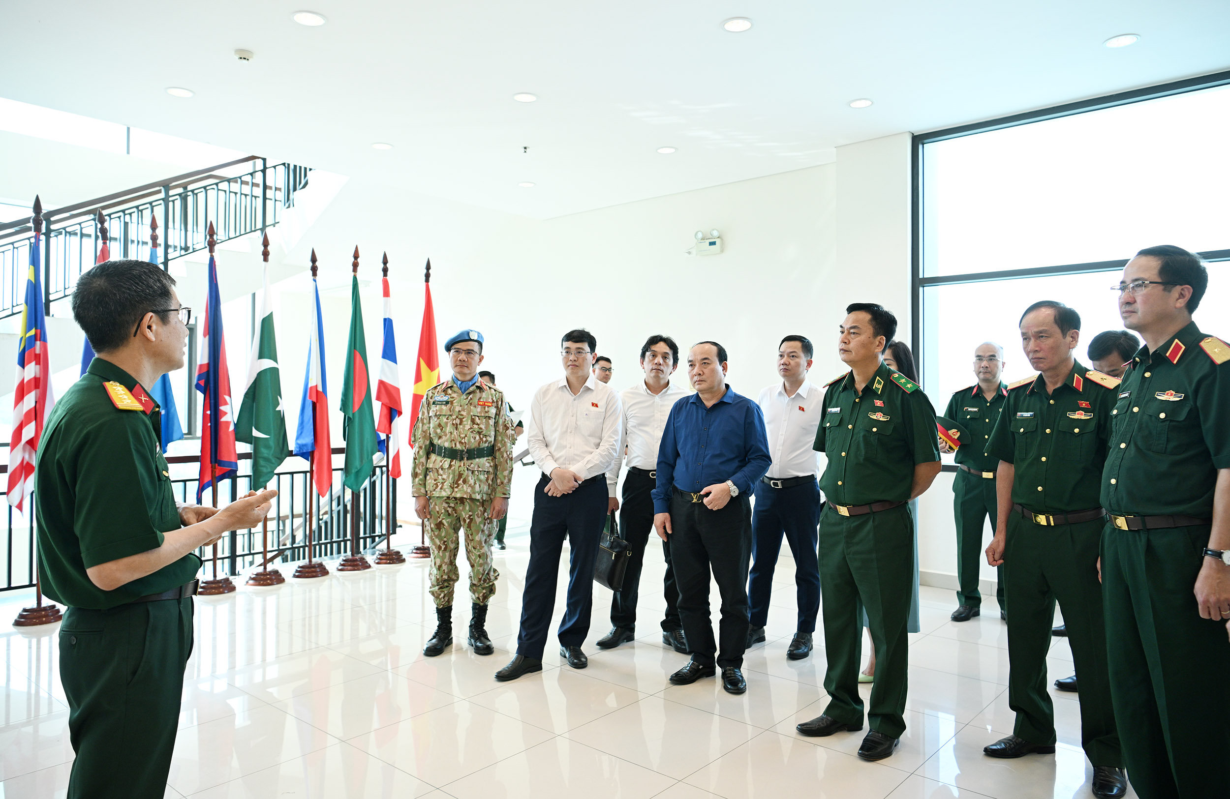/UploadStore/admin/250416 Lam viec voi doan khao sat QH/09.jpg